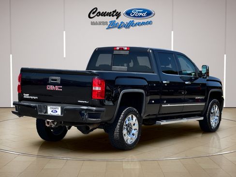 Used 2015 GMC Sierra 2500 Denali w/ Suspension Package, Off-Road AWD/4WD image 8