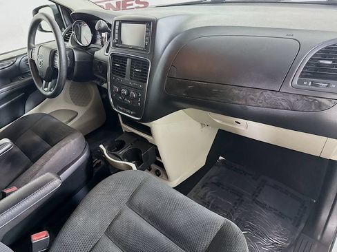 Used 2019 Dodge Grand Caravan SE w/ UConnect Hands-Free Group FWD image 32