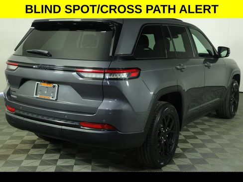 Used 2024 Jeep Grand Cherokee Altitude AWD/4WD image 10