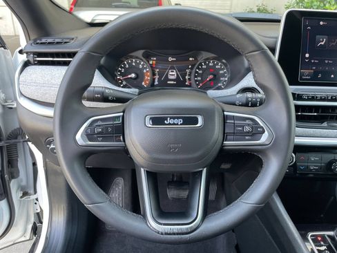 Used 2025 Jeep Compass Latitude AWD/4WD image 27