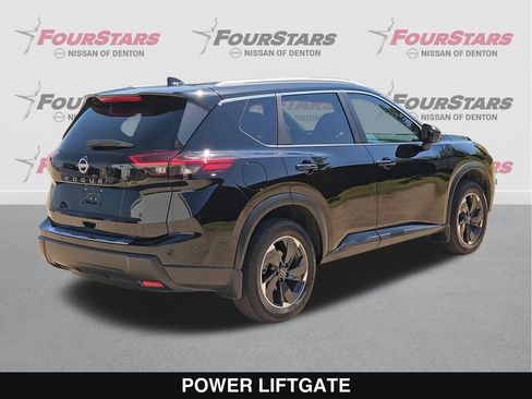 Used 2025 Nissan Rogue SV w/ SV Premium Package FWD image 4