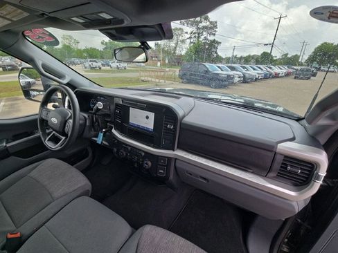 Used 2025 Ford F250 XLT image 19
