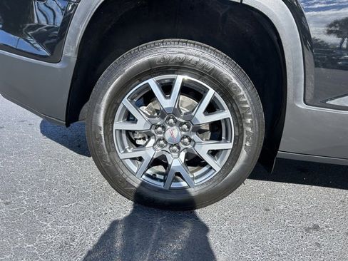 Used 2023 GMC Acadia SLT w/ Preferred Package image 7