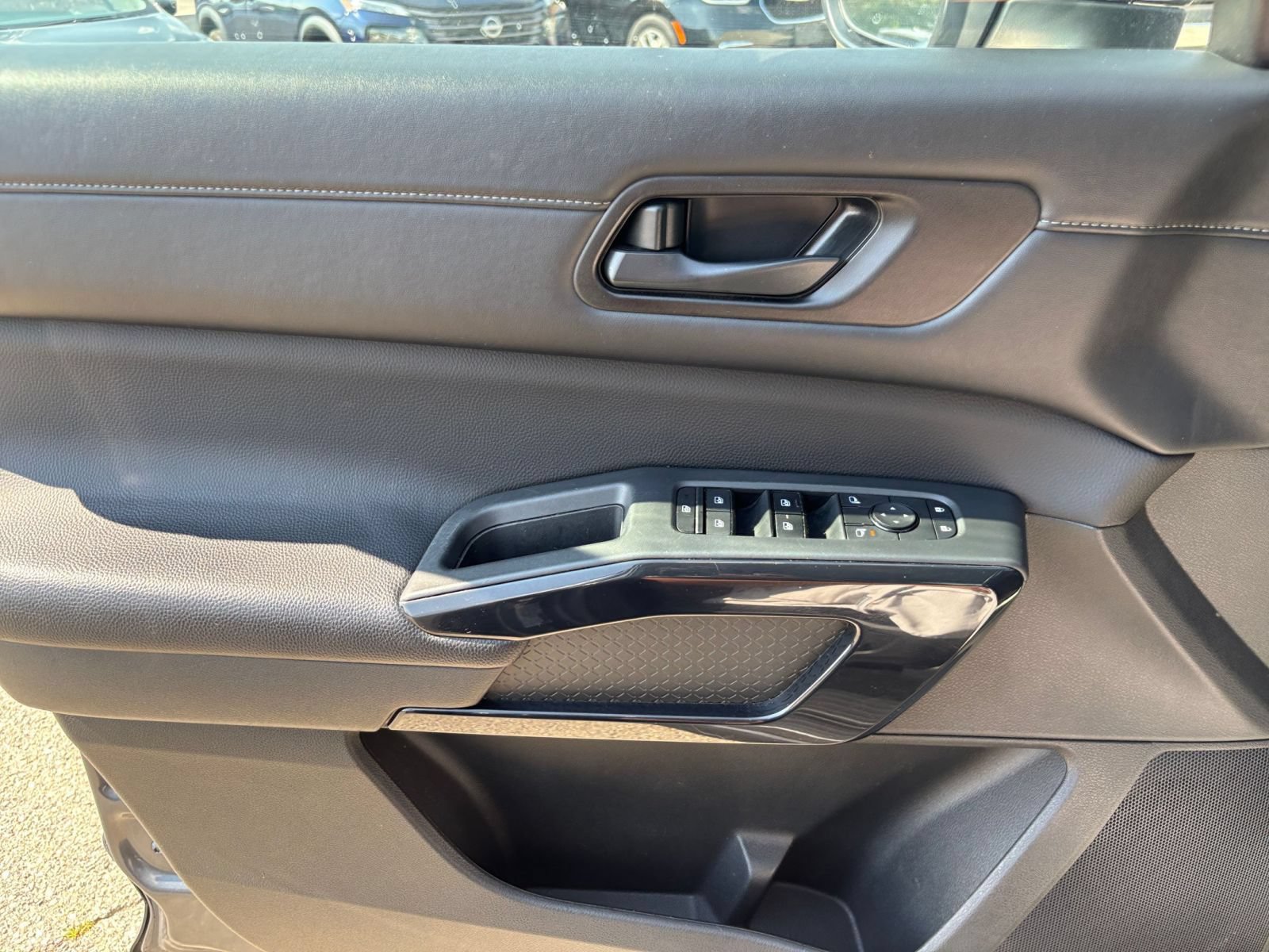 Used 2025 Nissan Pathfinder SV AWD/4WD image 18
