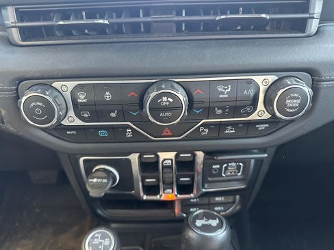 Used 2024 Jeep Wrangler High Altitude AWD/4WD image 9
