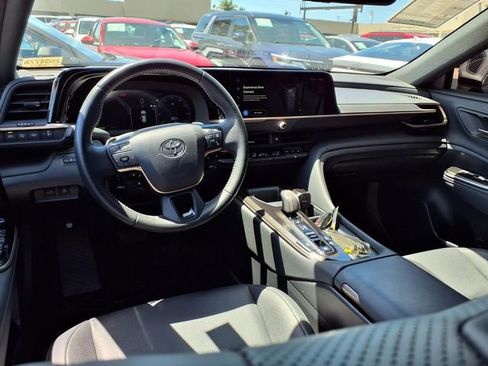 Used 2025 Toyota Crown Signia AWD/4WD image 9