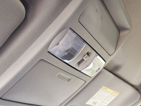 Used 2024 Nissan Frontier SV w/ SV Convenience Package image 29