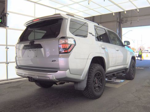 Used 2018 Toyota 4Runner TRD Off-Road image 6
