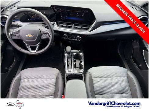 Certified 2025 Chevrolet Trax LT w/ Driver Confidence Package FWD image 10