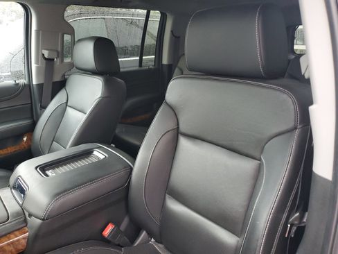 Used 2020 Chevrolet Suburban Premier image 7