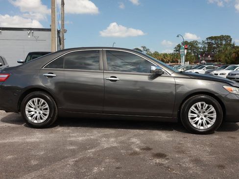 Used 2010 Toyota Camry LE FWD image 13
