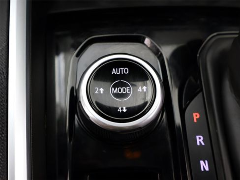 Used 2024 Chevrolet Colorado Trail Boss image 44