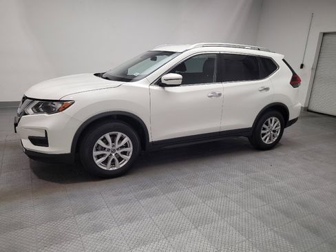 Used 2020 Nissan Rogue SV FWD image 2