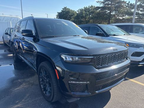 Used 2023 Jeep Grand Cherokee L Summit w/ Advanced Protech Group IV AWD/4WD image 3