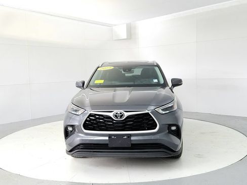 Used 2023 Toyota Highlander XLE AWD/4WD image 8