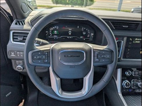 Used 2024 GMC Yukon XL Denali image 7