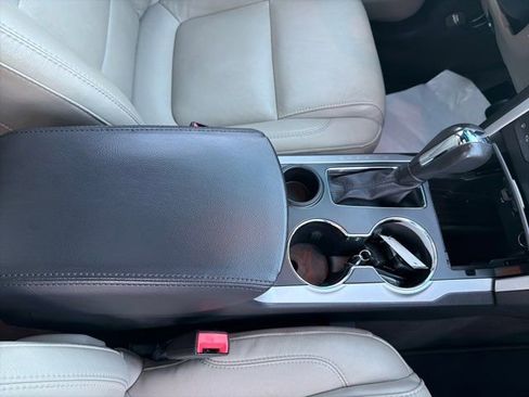 Used 2015 Ford Explorer XLT w/ Equipment Group 202A FWD image 19