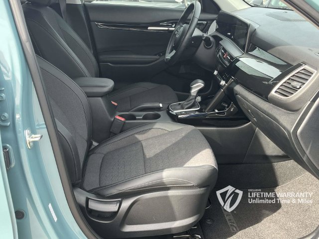 Used 2025 Kia Seltos S FWD image 27