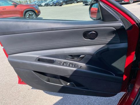 Used 2025 Hyundai Elantra Sport FWD image 17