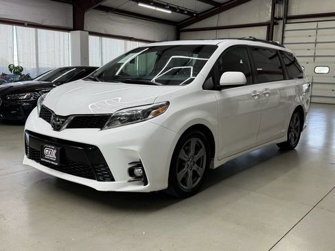 Used 2019 Toyota Sienna SE Premium FWD image 5