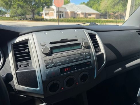 Used 2010 Toyota Tacoma PreRunner image 17