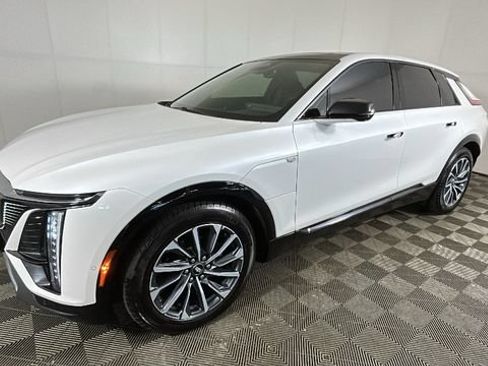 Used 2024 Cadillac Lyriq Sport RWD image 6