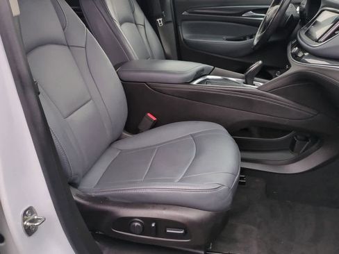 Used 2019 Buick Enclave Essence image 22