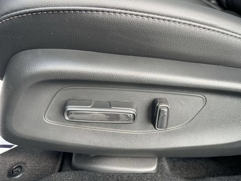 Used 2025 Honda HR-V EX-L image 16