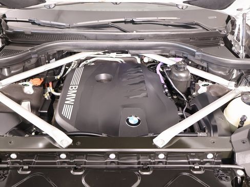 Used 2024 BMW X7 xDrive40i w/ M Sport Package image 22