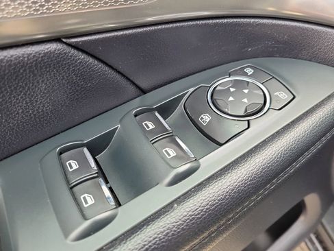 Used 2019 Ford Explorer XLT AWD/4WD image 18