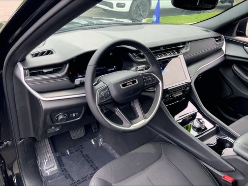 Certified 2024 Jeep Grand Cherokee Laredo X w/ Luxury Tech Group I AWD/4WD image 16
