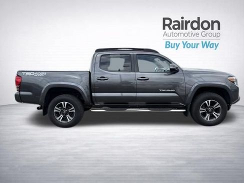 Used 2016 Toyota Tacoma TRD Sport AWD/4WD image 38