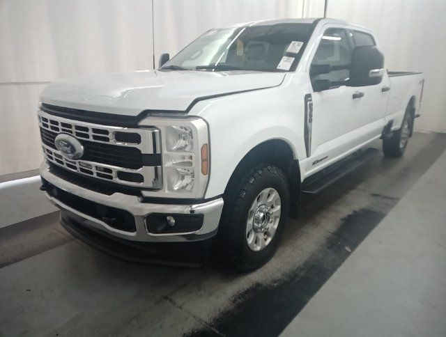 Used 2024 Ford F350 XLT AWD/4WD image 2