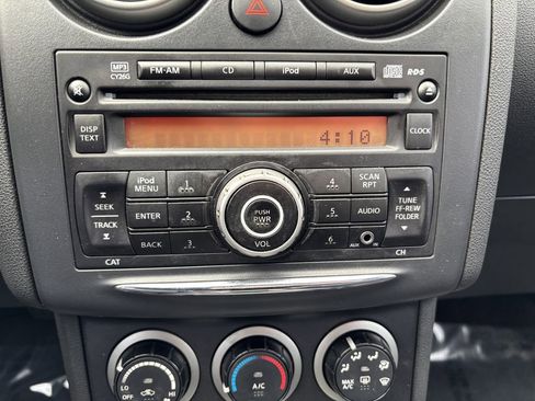 Used 2011 Nissan Rogue S image 18