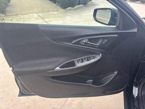 Used 2025 Chevrolet Malibu LT image 4