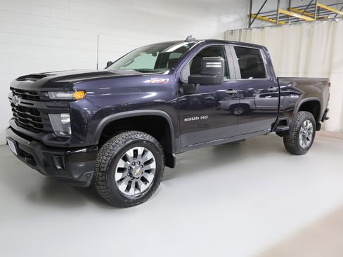 Used 2024 Chevrolet Silverado 2500 Custom w/ Custom Value Package image 12