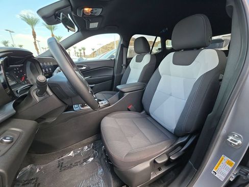 Used 2024 Chevrolet Trax RS FWD image 19