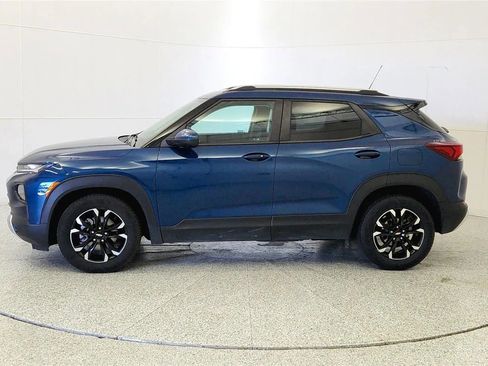 Used 2021 Chevrolet TrailBlazer LT w/ Convenience Package FWD image 4