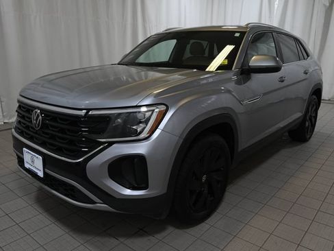 Used 2024 Volkswagen Atlas Cross Sport SE w/ Panoramic Sunroof Package AWD/4WD image 17