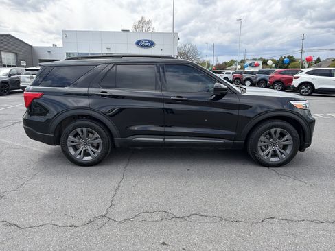 Used 2022 Ford Explorer XLT w/ Equipment Group 202A AWD/4WD image 2