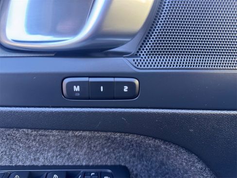 Certified 2025 Volvo XC40 B5 Plus image 9