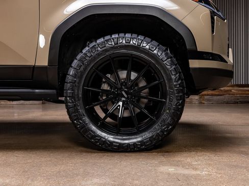 Used 2024 Lexus GX 550 AWD/4WD image 12