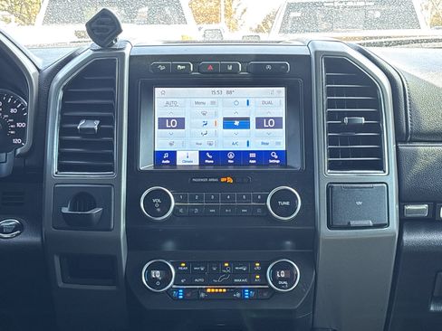 Used 2020 Ford Expedition XLT w/ Equipment Group 202A AWD/4WD image 12