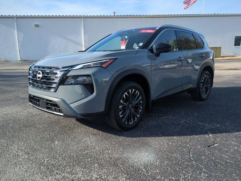 Certified 2025 Nissan Rogue SL w/ Tech Package FWD image 2