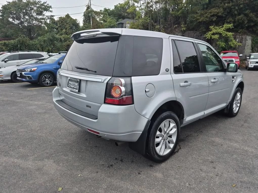 Used 2014 Land Rover LR2 HSE AWD/4WD image 4