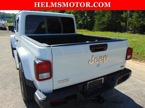 Used 2023 Jeep Gladiator Overland AWD/4WD image 16