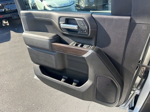 Used 2022 GMC Sierra 2500 SLT w/ SLT Convenience Package image 26