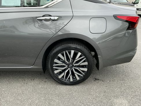Used 2024 Nissan Altima 2.5 SV AWD/4WD image 9