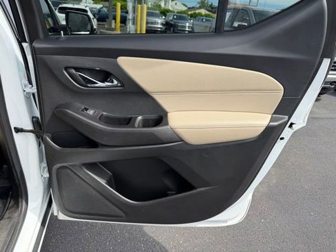 Certified 2022 Chevrolet Traverse Premier FWD image 9