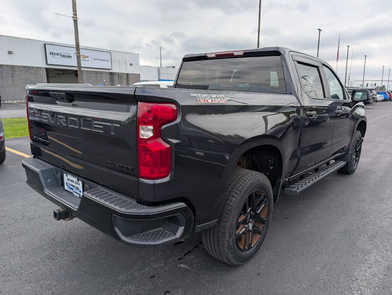 Used 2022 Chevrolet Silverado 1500 Custom Trail Boss w/ LPO, Dark Essentials Package AWD/4WD image 7